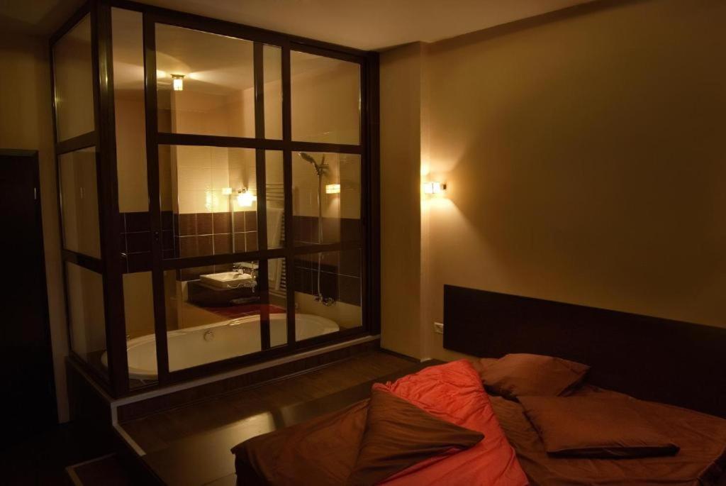 Hotel Decentria ティミショアラ エクステリア 写真