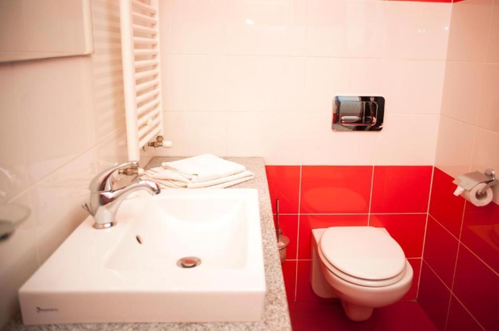 Hotel Decentria ティミショアラ エクステリア 写真